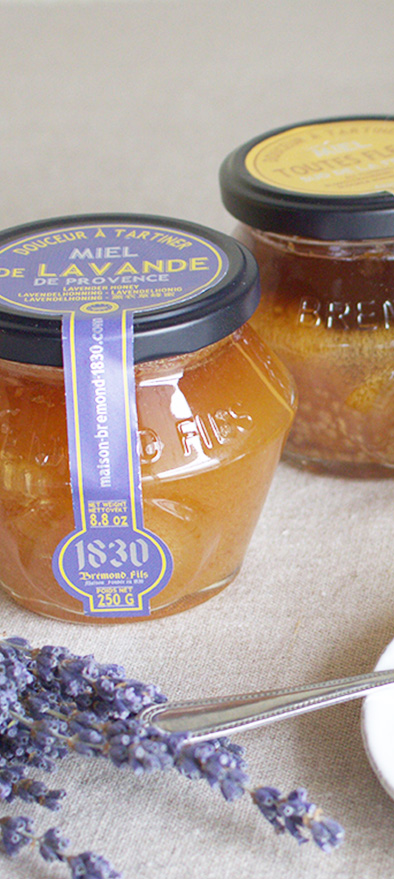 L'abeille avec du miel et des citrons | Vecteur Gratuite